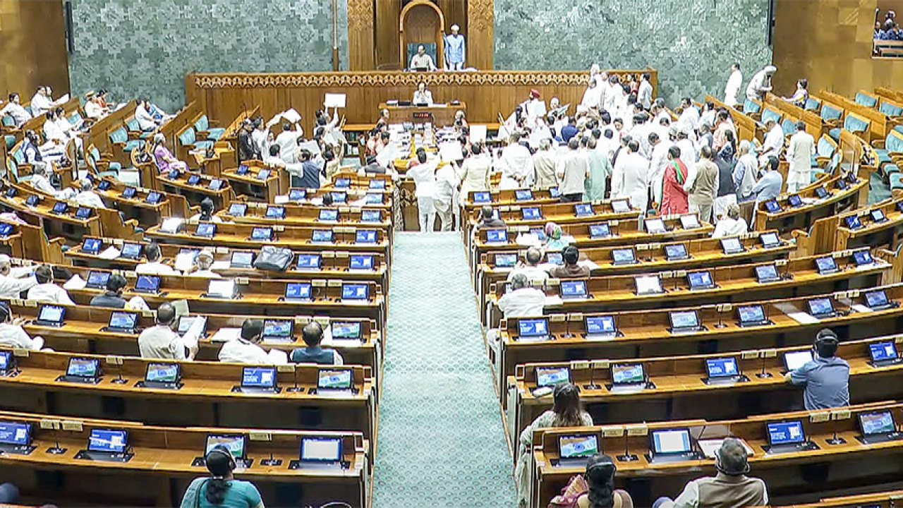 Parliament : పేపర్ లీకేజీలకు చెక్..సవరణ బిల్లు రెడీ చేసిన కేంద్రం