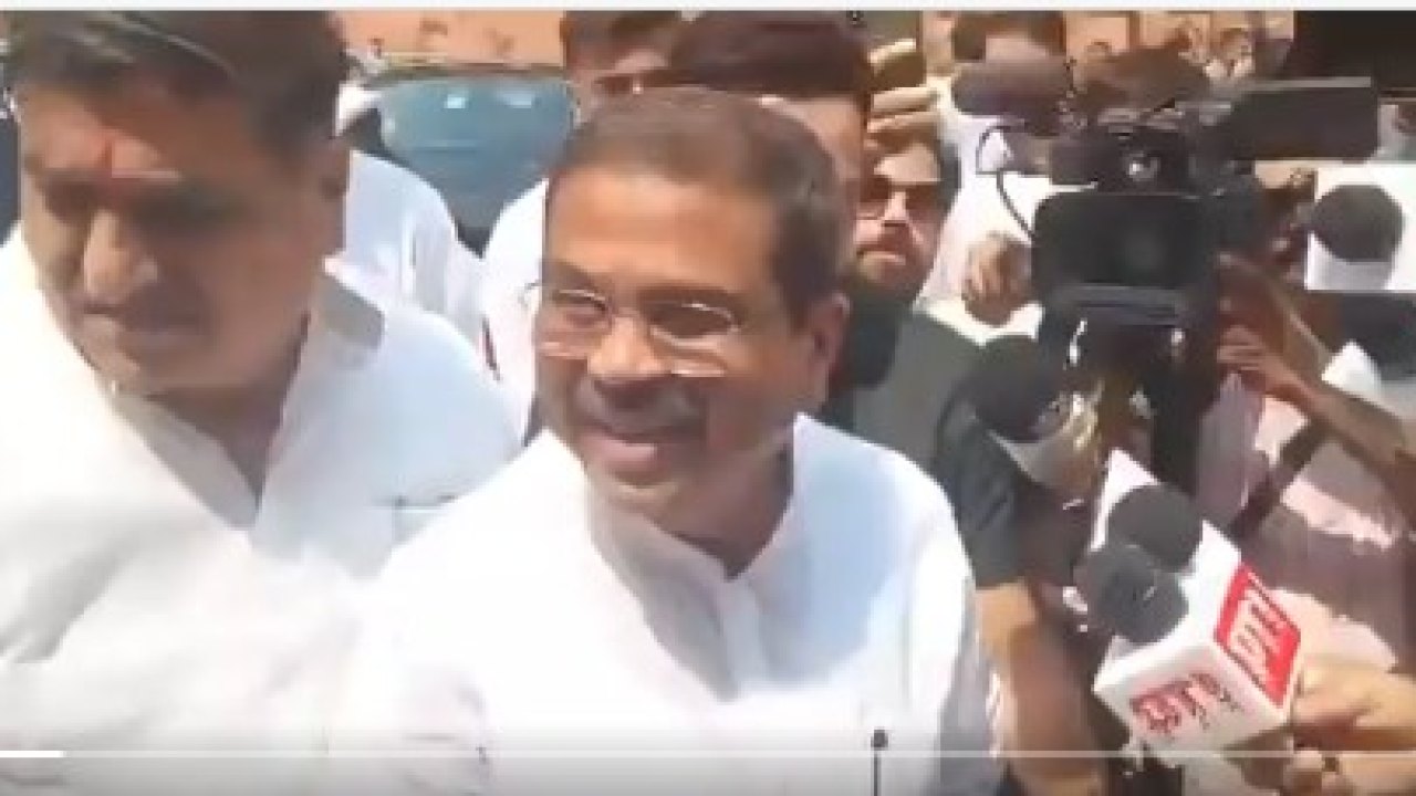 Dharmendra Pradhan : పార్లమెంట్‌కు మాజీ మంత్రి.. ‘జిందాబాద్‌’లతో ఘనస్వాగతం