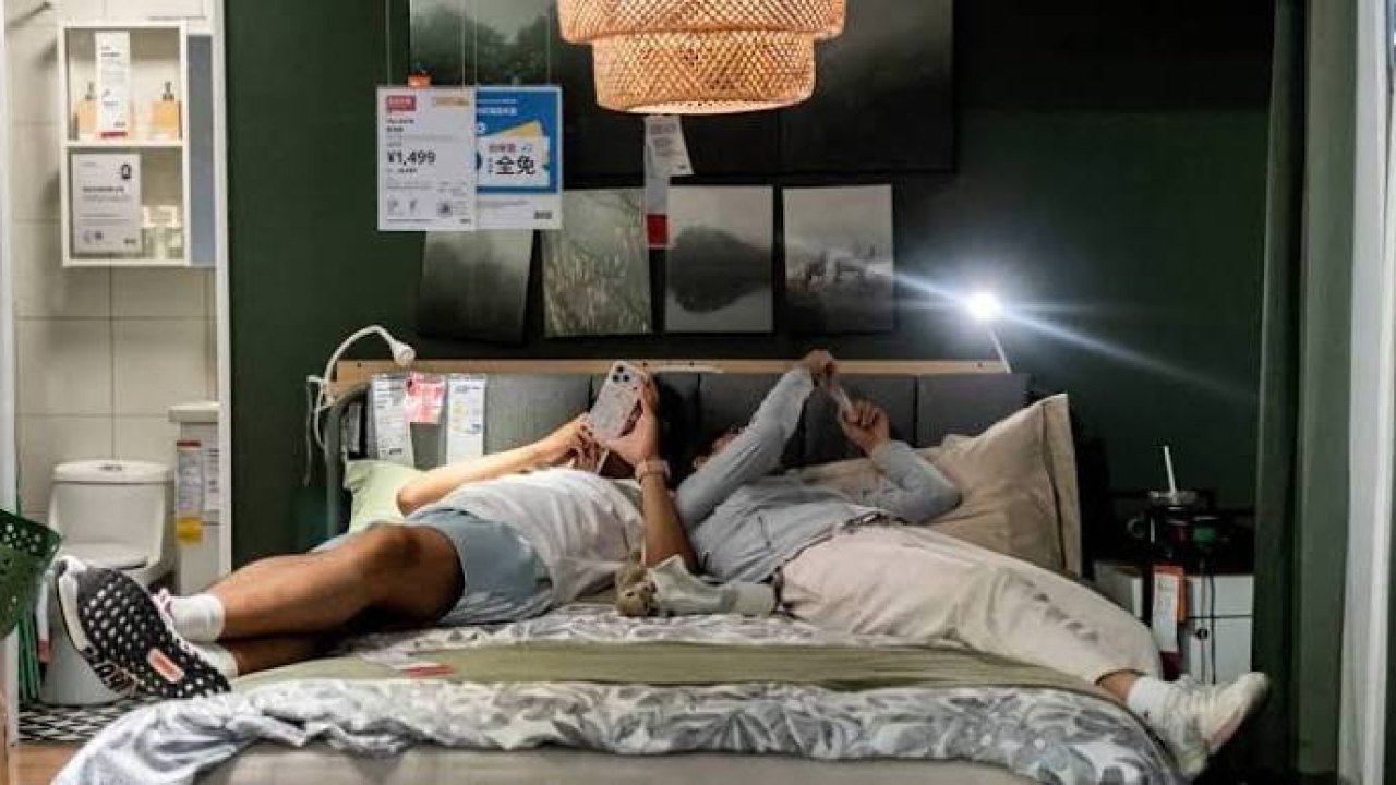 Bed sharing Trend: ‘లే ఆఫ్ భయం.. అద్దె భారం..’ చైనాలో 'బెడ్ షేరింగ్' ట్రెండ్!