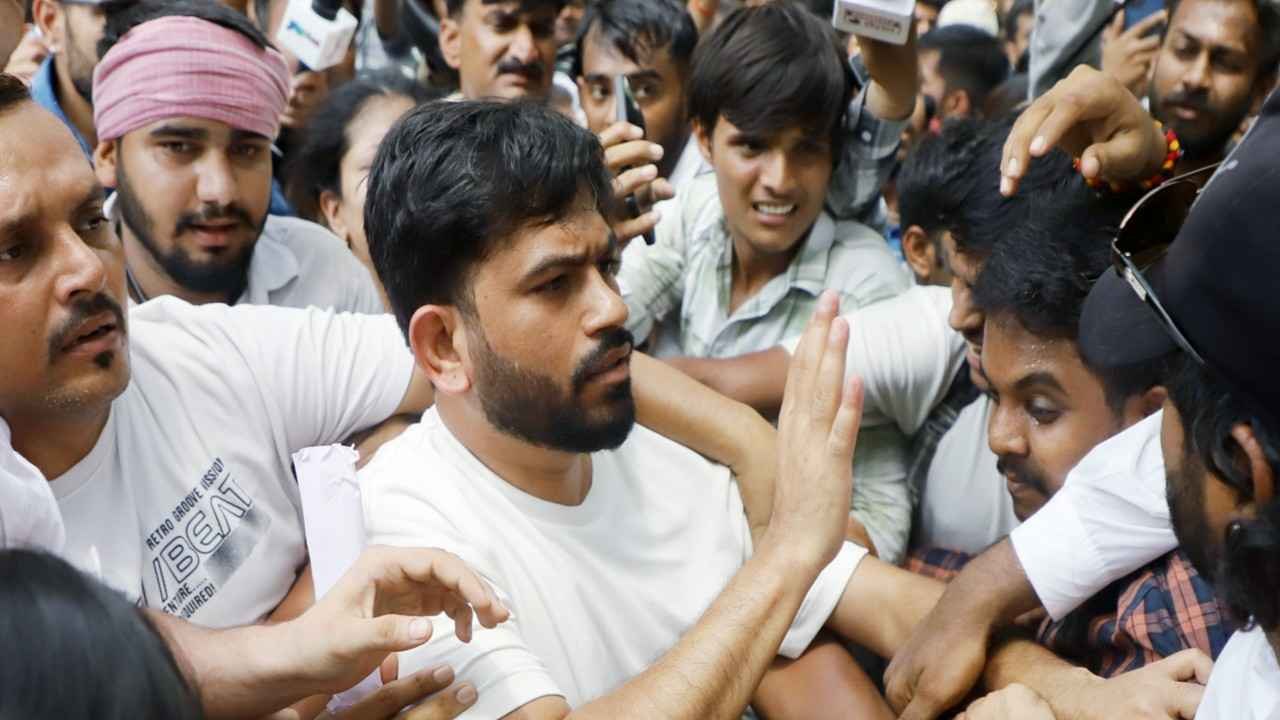 Abhijeet Dipke: పోలీసుల అదుపులో CJP ఫౌండర్ అభిజిత్ దీప్కే
