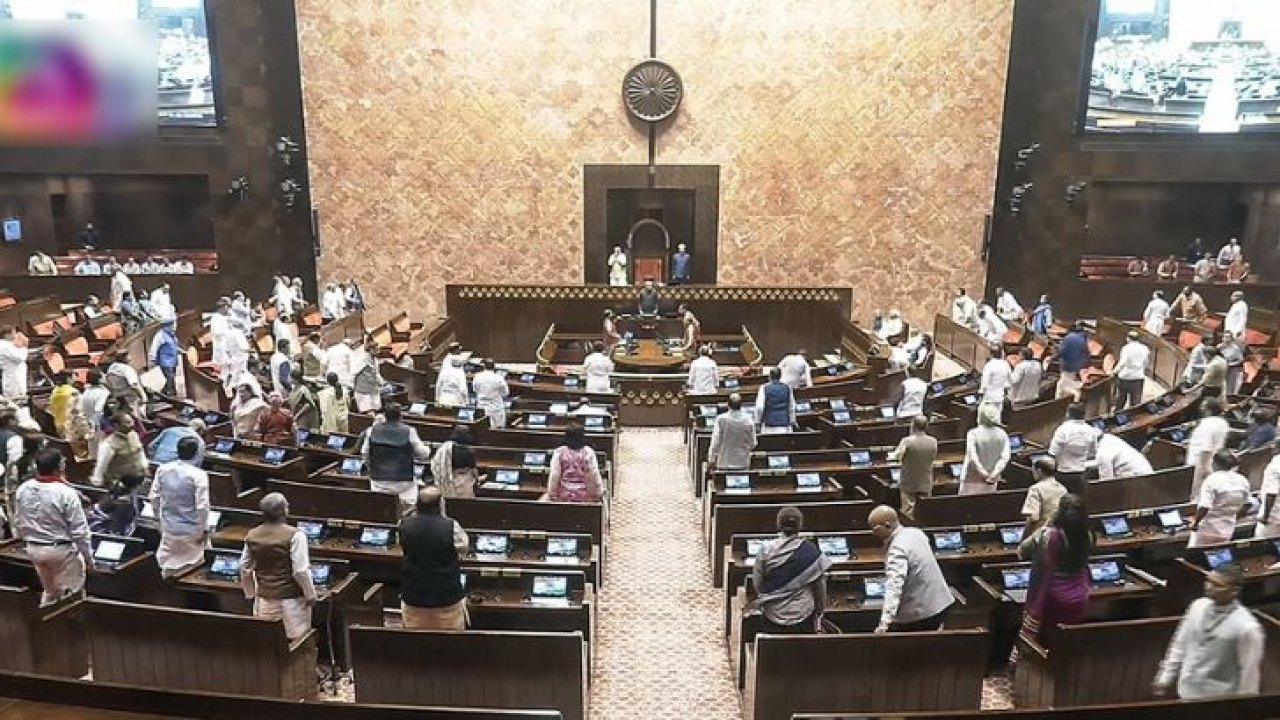 Parliament: ప్రశ్నపత్రాల లీకేజీల పై కేంద్రం కీలక నిర్ణయం.. లోక్సభలో యాంటీ పేపర్ లీక్ బిల్లు!..