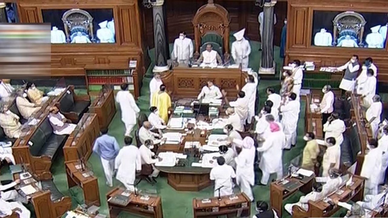 Parliament : లోక్‌సభలో గందరగోళం.. బీజేపీ వర్సెస్ ఇండియా కూటమి ఎంపీలు