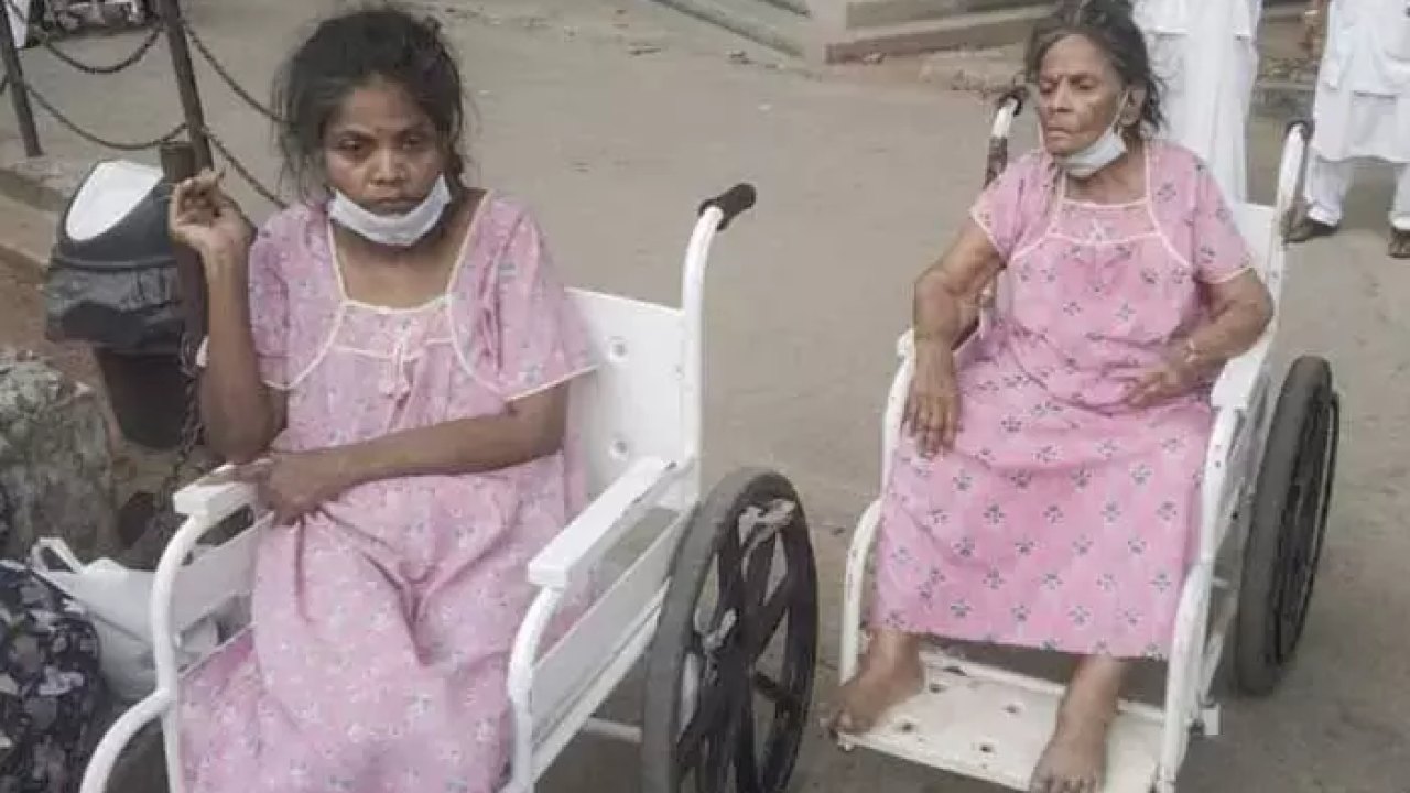 పాపం పావలా శ్యామల.. ఆస్పత్రిలో వీల్చైర్లో అనాథలా వదిలేశారు