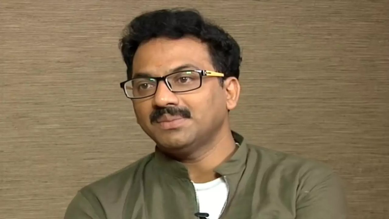 హీరోను చేస్తానంటూ మోసం.. ప్రముఖ దర్శకుడిపై కేసు