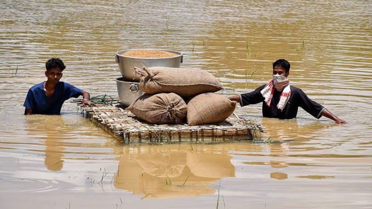 Floods : అస్సాంలో జలవిలయం.. 66 మంది దుర్మరణం
