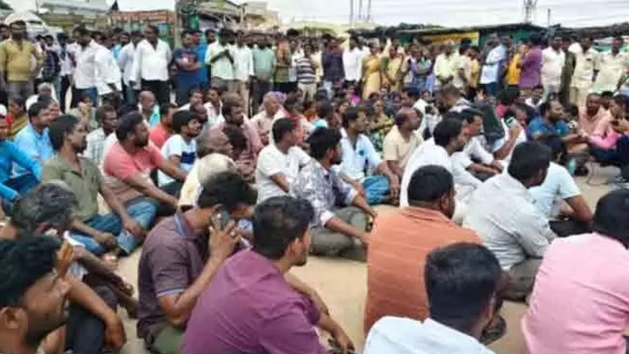 Breaking : ఆరుగురి హత్య కేసులో నిందితుడి ఎస్కేప్.. షాబాద్లో హైటెన్షన్!