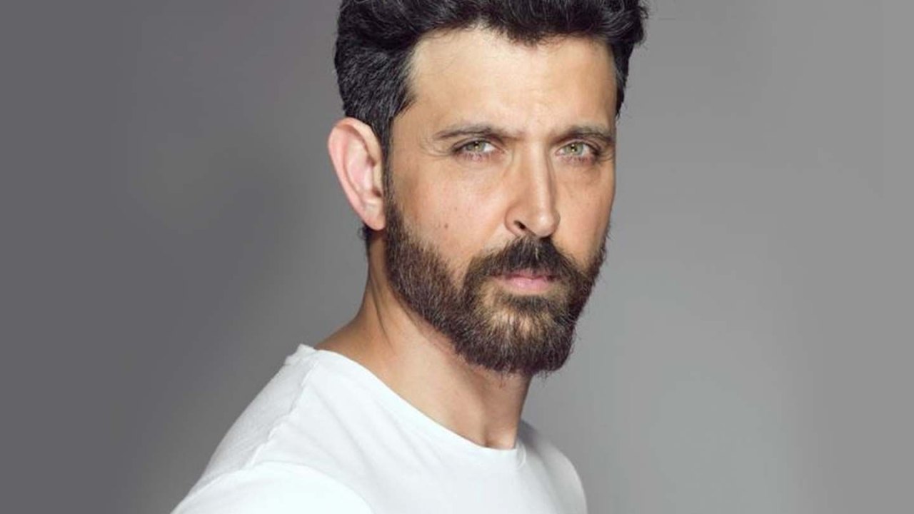 Hruthik Roshan : కేజీఎఫ్ బ్యానర్లో హృతిక్ రోషన్..ఆ డైరెక్టర్ కాంబోపై విమర్శలు!