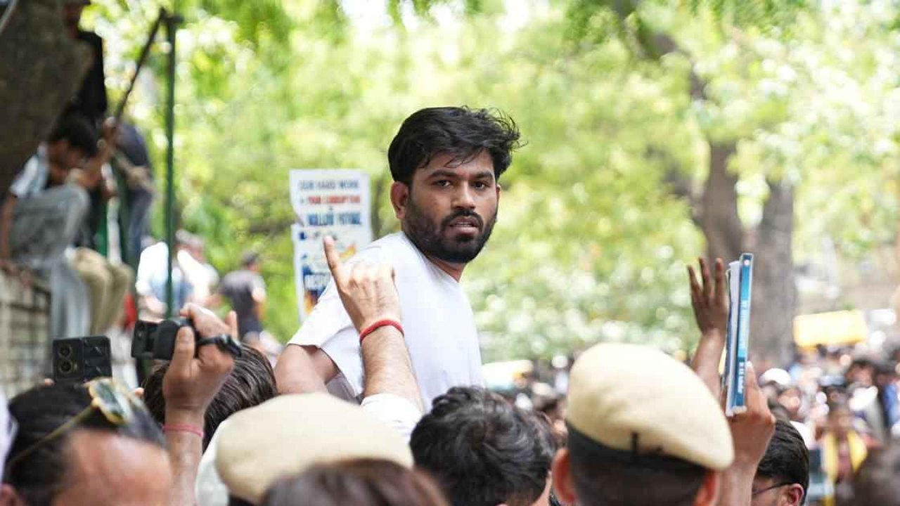 Cockroach Janata Party: చర్చలకు సిద్ధమే.. కానీ.. బొద్దంకల కొత్త డిమాండ్ ఇదే