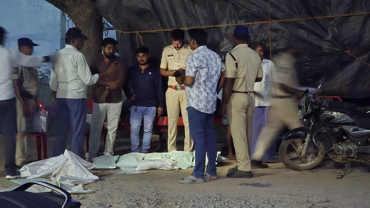 Gadwal: మార్కెట్ యార్డులోనే మత్తు దందా!..