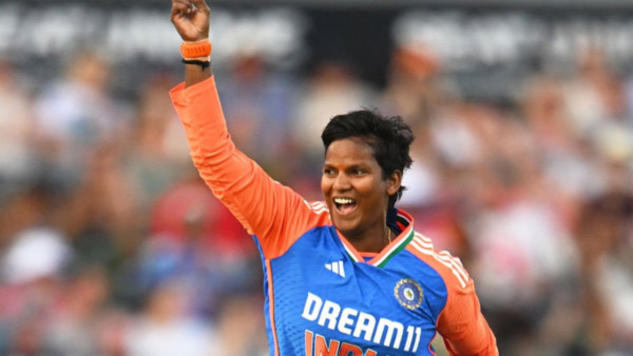 Womens T20: దీప్తిశర్మ సరికొత్త చరిత్ర.. ప్రపంచంలోనే టాప్ వికెట్ టేకర్గా రికార్డు!
