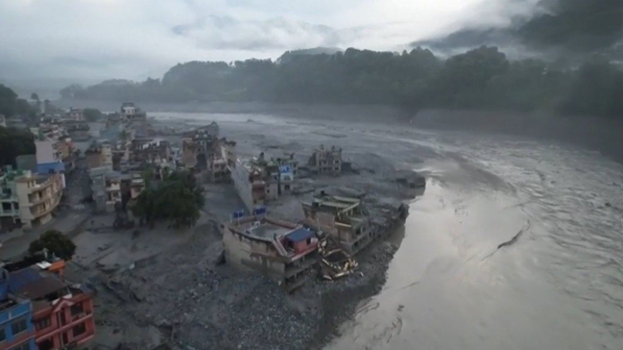 Nepal Floods: నేపాల్ వరద ప్రళయం.. 900 దాటిన మృతుల సంఖ్య.. కానరాని 4,000మంది జాడ!