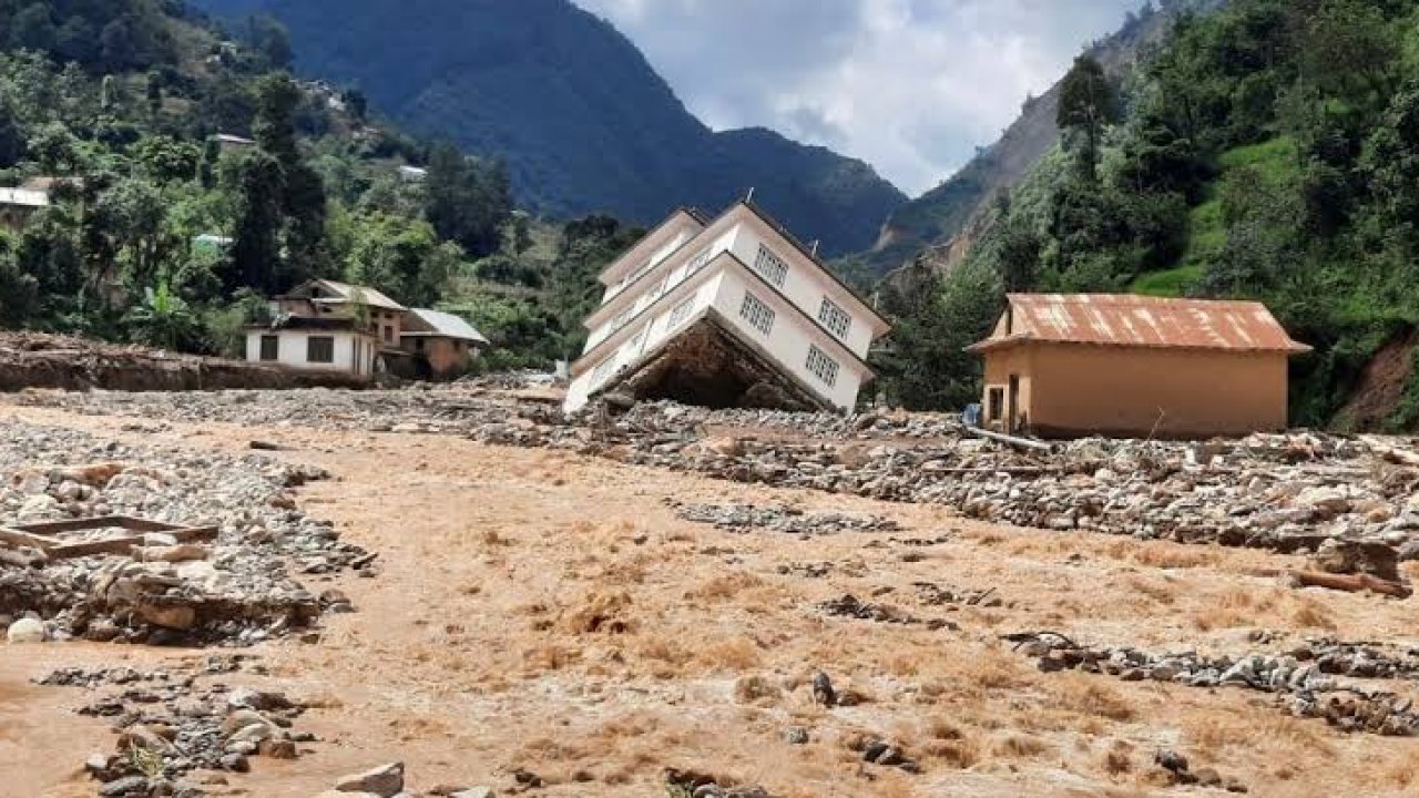 Nepal-floods: నేపాల్ భీభత్సం పై శాస్త్రవేత్తల నివేదికలో సంచలన నిజాలు!..