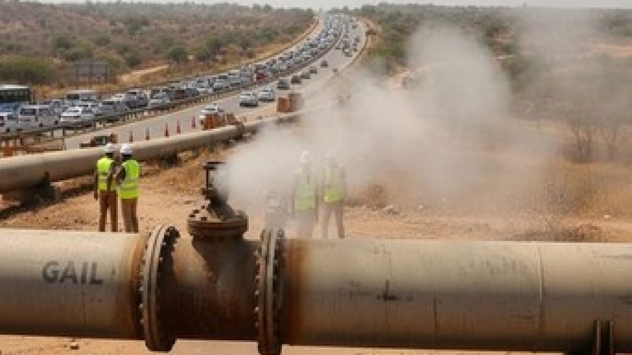Gas leaK : గ్యాస్ లీక్.. నాగ్పూర్ టు ముంబై రహదారిపై భారీగా నిలిచిన వాహనాలు