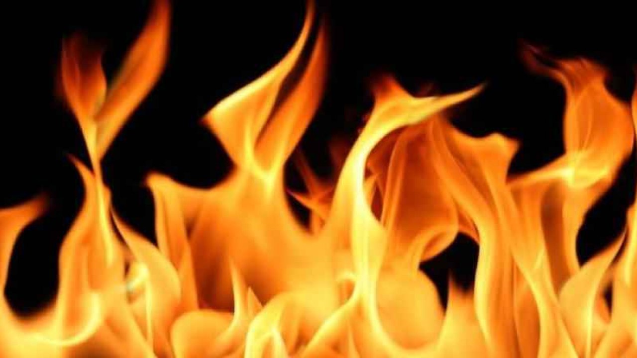 Fire Self: పెట్రోల్ పోసుకుని నిప్పు అంటించుకుని.. రామాయంపేట పోలీస్ స్టేషన్‌లో కలకలం