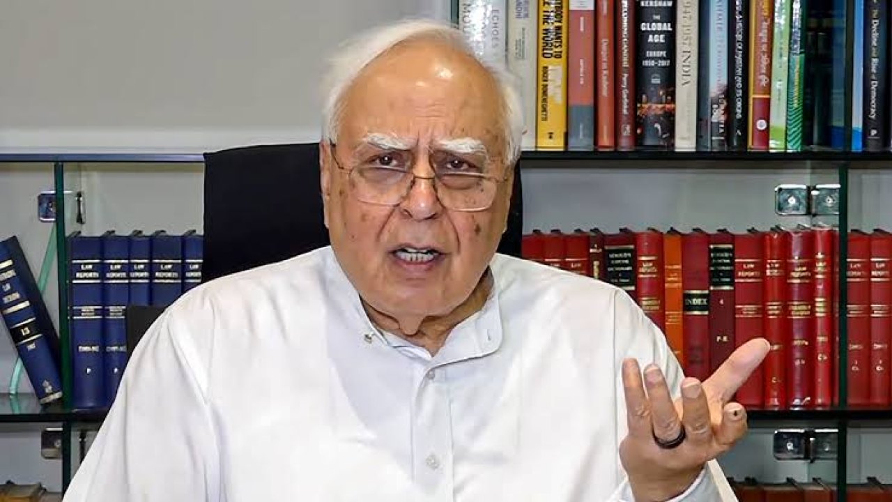 National : పార్టీ ఫిరాయిస్తే 10 ఏళ్లు నిషేధం విధించాలి : కపిల్ సిబల్