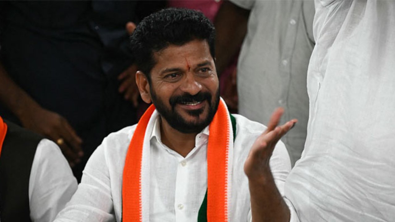 TG Politics: సురేఖ బర్తరఫ్‌.. వాళ్లందరికీ రేవంత్ సైలెంట్ వార్నింగ్‌..?