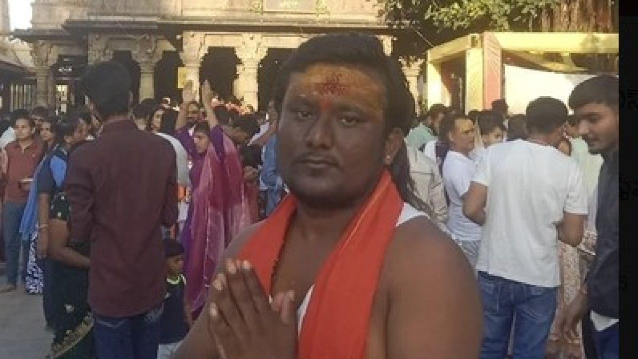 Crime  : వేధిస్తున్నాడని యువతి ఫిర్యాదు..యువకుడి దారుణం