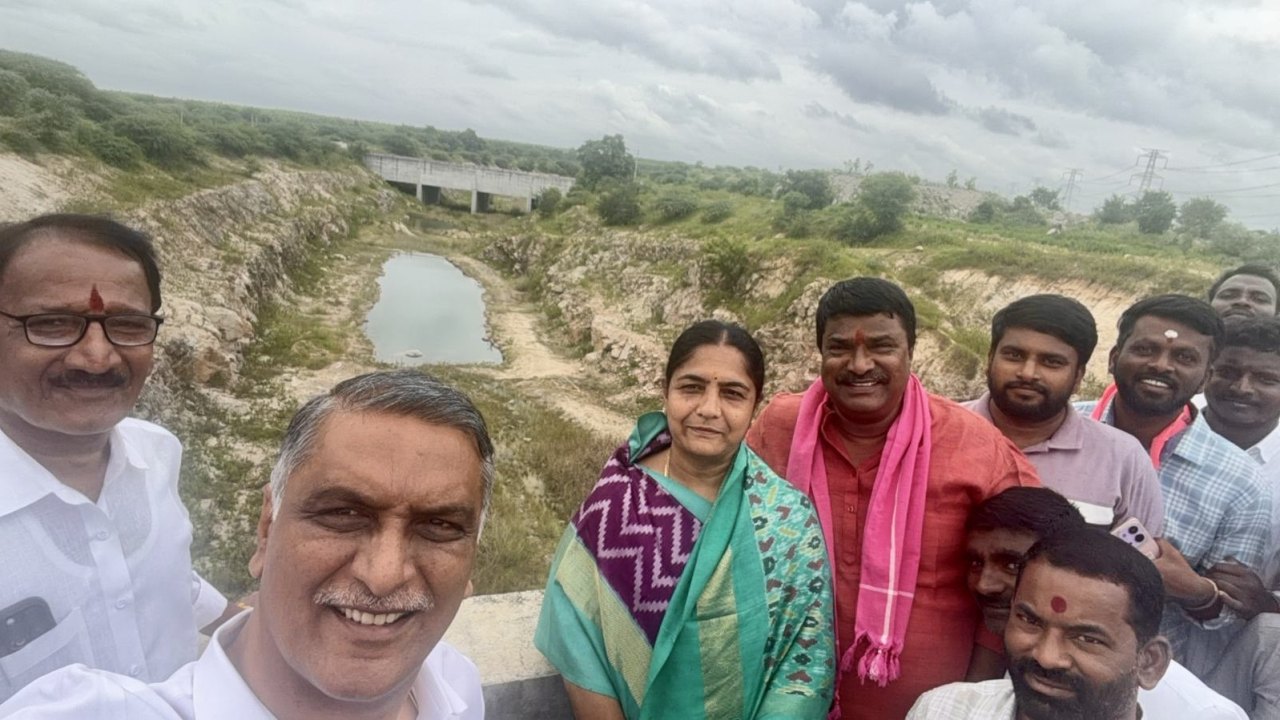 BRS : కాలువల్లో తుమ్మచెట్లు.. నా సెల్ఫీనే సజీవసాక్ష్యం : హరీశ్ రావు