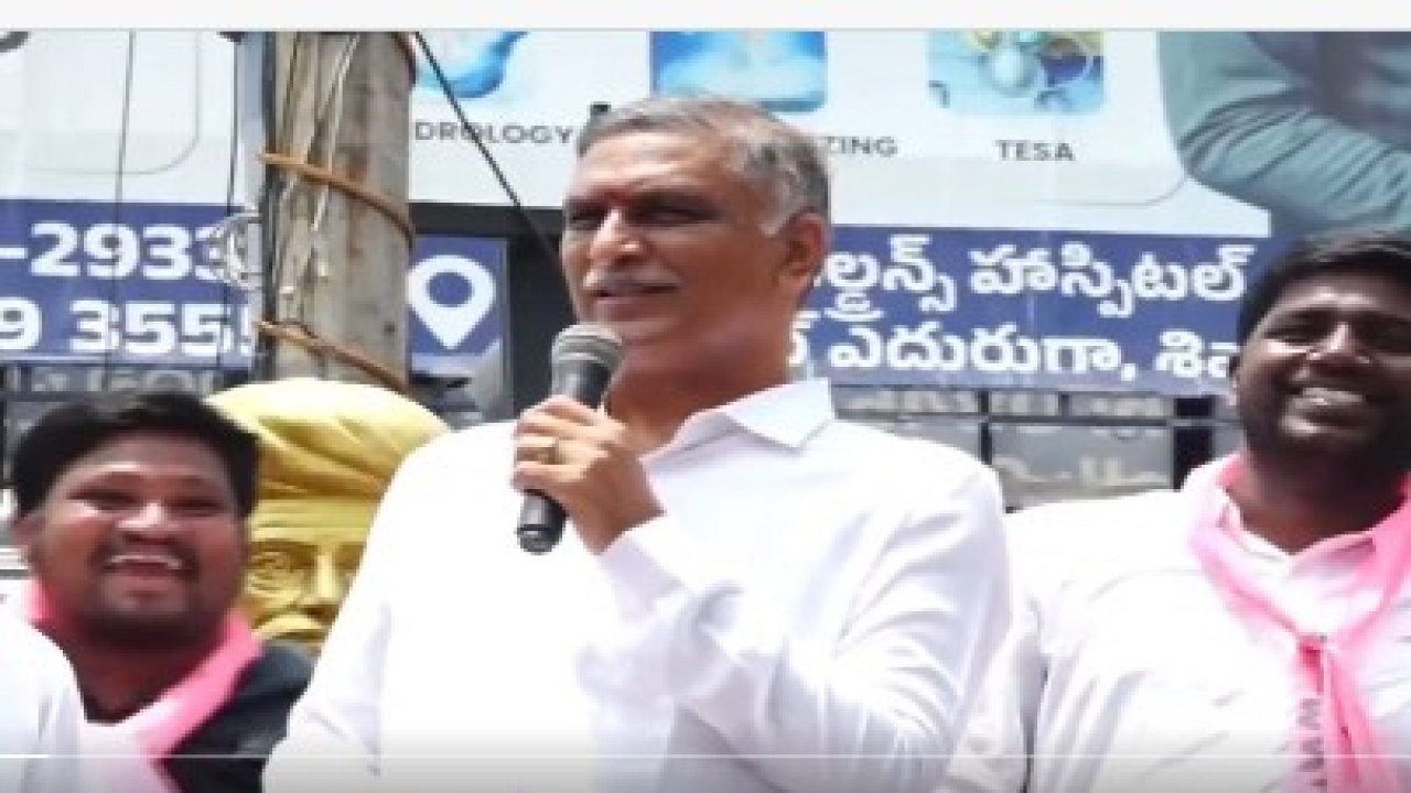 BRS : పాలిటెక్నిక్ పిల్లల మీద కేసులు పెడితే ఖబడ్దార్ : హరీశ్ రావు