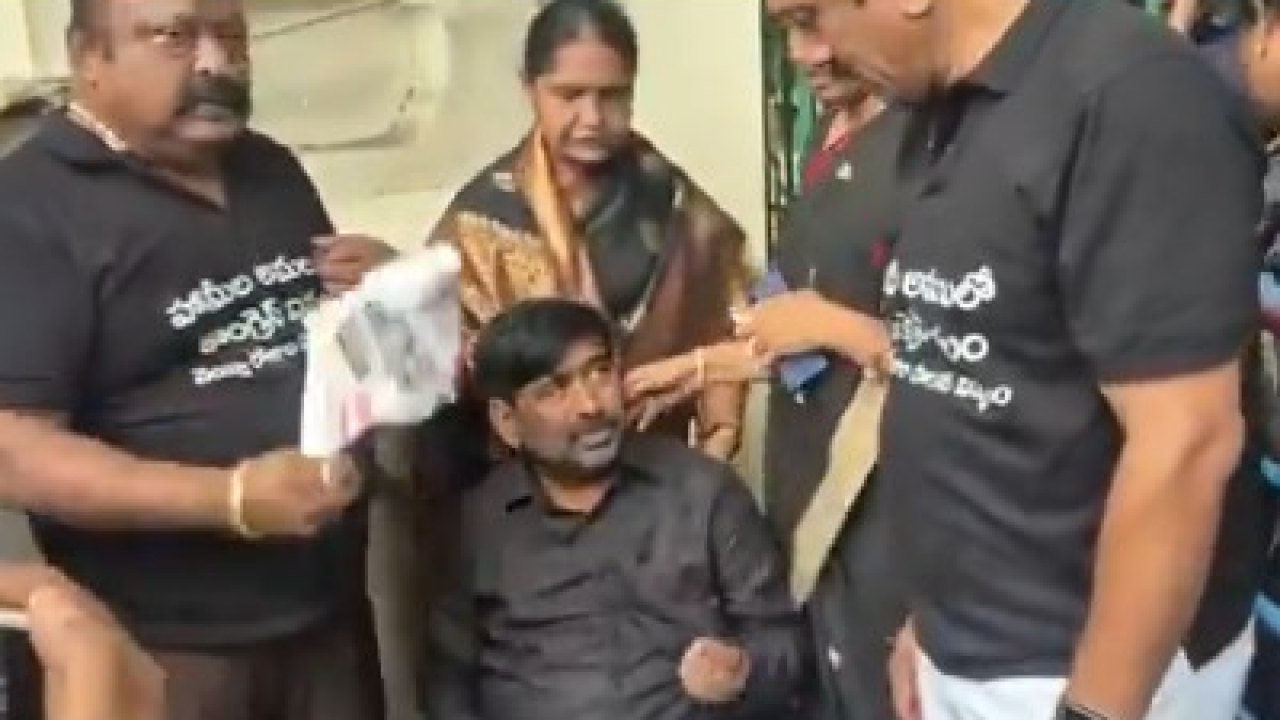 BRS : తోపులాటలో కిందపడిపోయిన జగదీశ్ రెడ్డి, ఎమ్మెల్సీ కాలికి గాయం