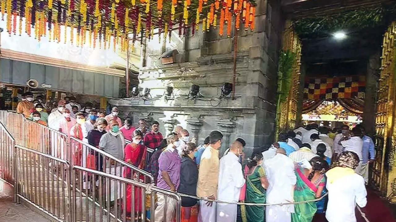 Tirumala: తిరుమల అప్డేట్.. శ్రీవారి దర్శనానికి పోటెత్తిన భక్తులు!..