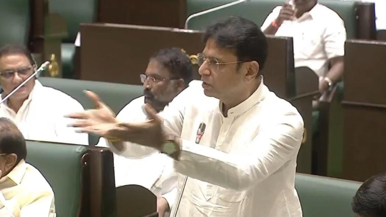 స్పీకర్పై దూషణలు వీడియోల్లో స్పష్టంగా ఉన్నాయి.. ఆధారాలతో బయటపెట్టిన మంత్రి శ్రీధర్ బాబు!