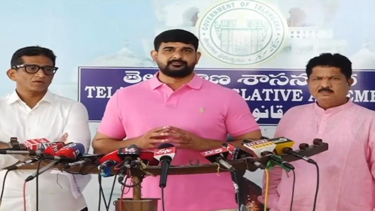 అసెంబ్లీ వద్ద బీఆర్ఎస్ ఎమ్మెల్యేల ఆగ్రహం.. రేవంత్ ప్రభుత్వంపై కౌశిక్ రెడ్డి, డాక్టర్ సంజయ్ నిప్పులు!