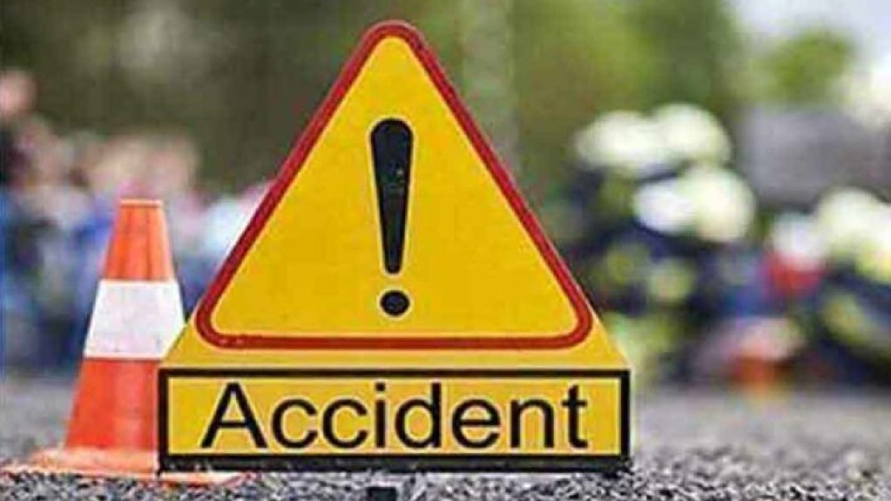 Breaking : అమీర్పేటలో ఘోరప్రమాదం.. యువతి దుర్మరణం