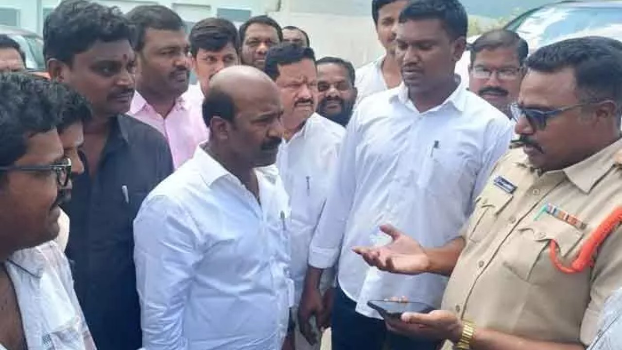 Nakrekal: సీఎం పర్యటన నేపథ్యంలో ఉద్రిక్తత.. నకిరేకల్లో మాజీ ఎమ్మెల్యే హౌస్ అరెస్ట్!..