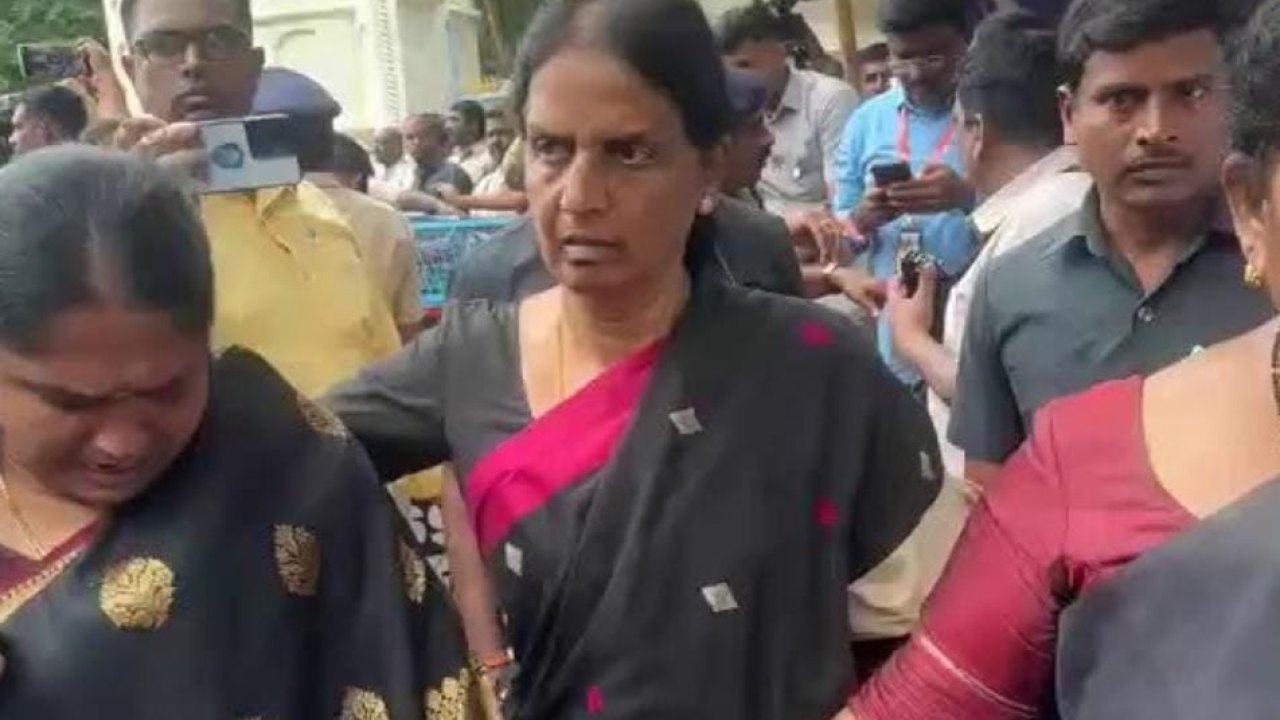 మహిళా ఎమ్మెల్యేలపై దాడికి స్పందన ఏది?.. సబితమ్మ, సునీతమ్మ ఫైర్!