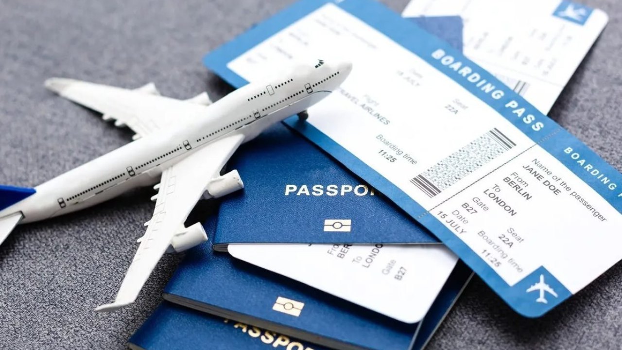 Flight Ticket Prices : ఫ్లైట్ టికెట్ ధరలకు రెక్కలు.. పండుగ సీజన్లో 300% వరకు పెంపు!