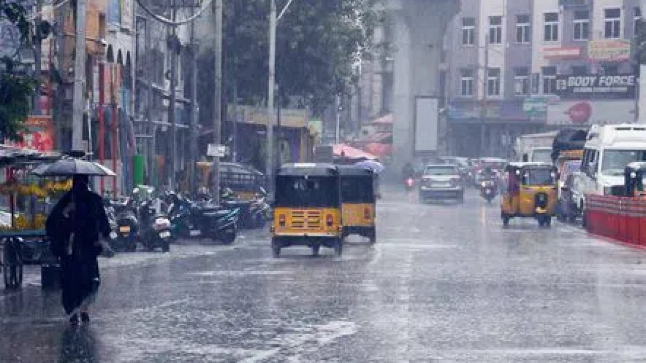 Rains : రాష్ట్రంలో భారీ వర్షాలు.. 6 జిల్లాలకు అరెంజ్ అలర్ట్