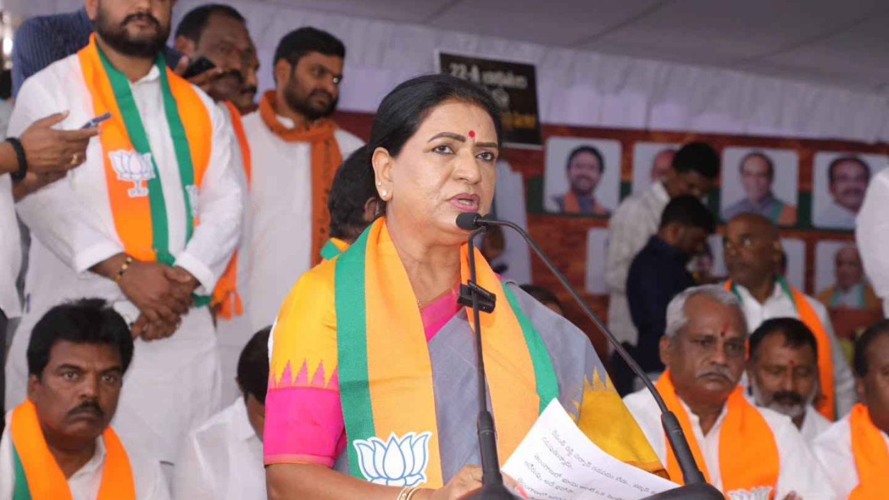 DK Aruna: మహిళా ఎమ్మెల్యేలను అవమానిస్తారా? సీఎం రేవంత్ క్షమాపణ చెప్పాలి- డీకే అరుణ