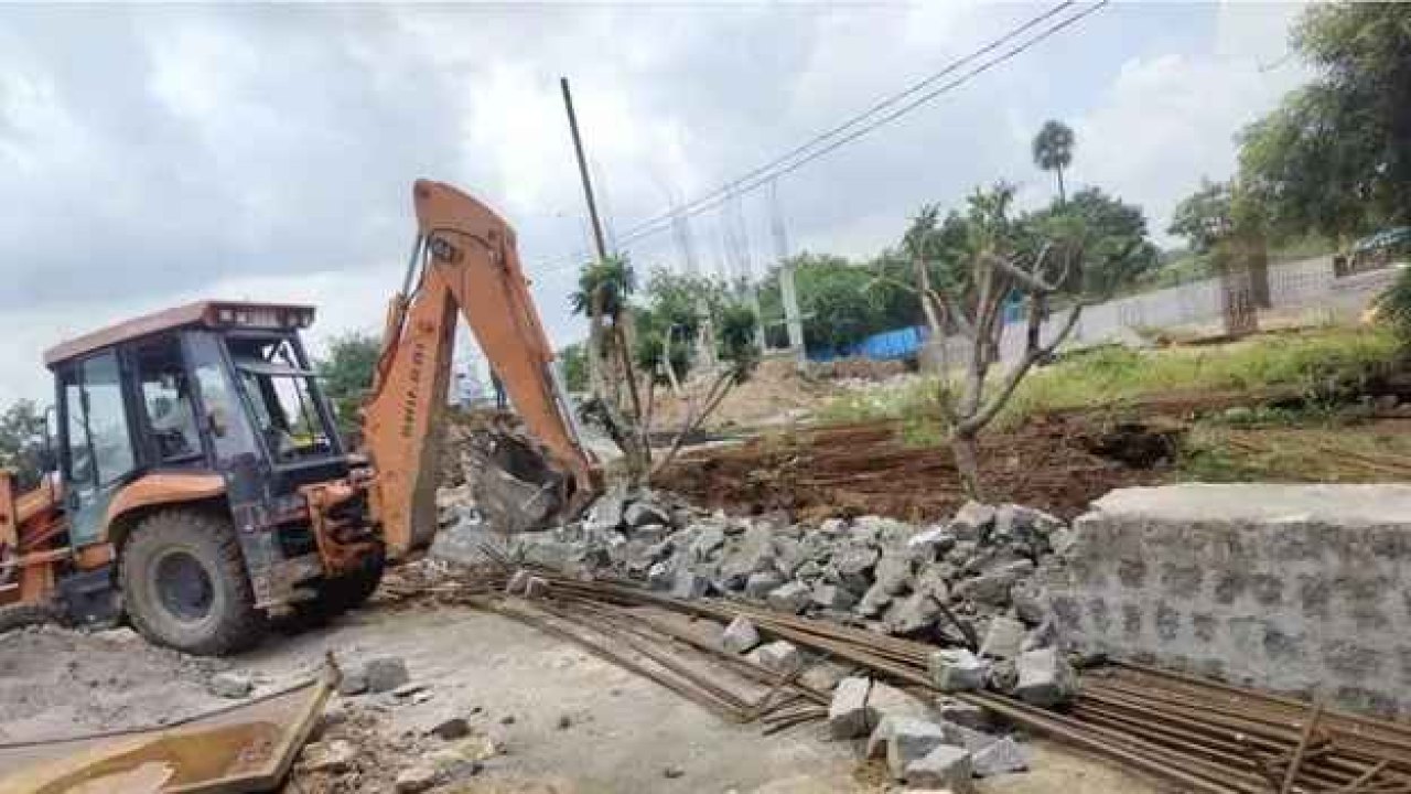జన్వాడలో అక్రమ వెంచర్పై చర్యలు సరే.. ఇప్పుడు అసలు ప్రశ్న ఒక్కటే