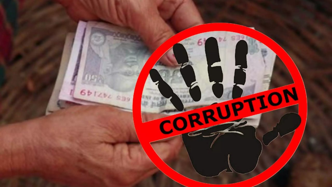 Hyderabad: తెలంగాణ సచివాలయంలో అవినీతి బాగోతం.. ACBకి రెడ్‌హ్యాండెడ్‌గా దొరికిన ఉద్యోగులు!..