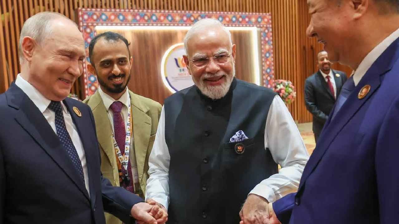BRICS Summit: బ్రిక్స్‌ సమ్మిట్‌లో అద్భుత దృశ్యం.. ఒకే ఫ్రేమ్‌లో మోదీ, పుతిన్, జిన్‌పింగ్
