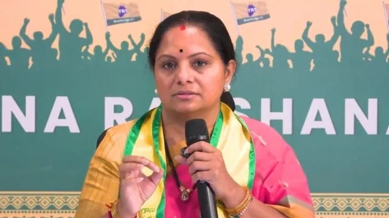 'డీజీపీ కోడళ్లకు ఇలా జరిగితే ఊరుకుంటారా?' కానిస్టేబుల్ సస్పెన్షన్‌పై కవిత ఆగ్రహం!
