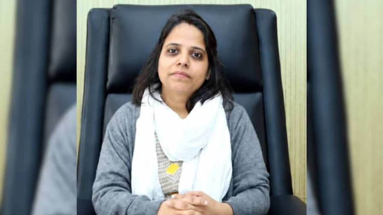 ఏడాదిలో నాలుగోసారి బదిలీ.. ఐఏఎస్ అధికారిణి తీవ్ర ఆవేదన!