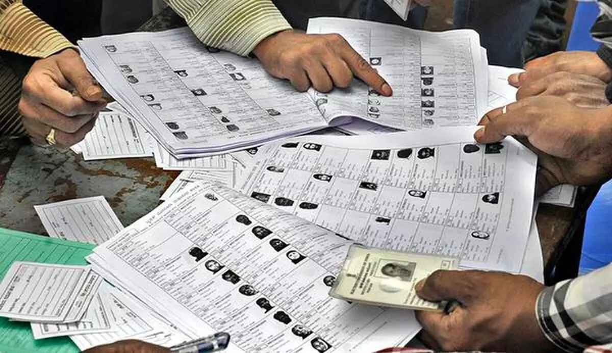 44 Votes: సారూ ఇదేనా "సర్"? ఒకే ఇంటి చిరునామాతో 44 ఓట్లు.. షాక్‌లో రాజకీయ పార్టీలు