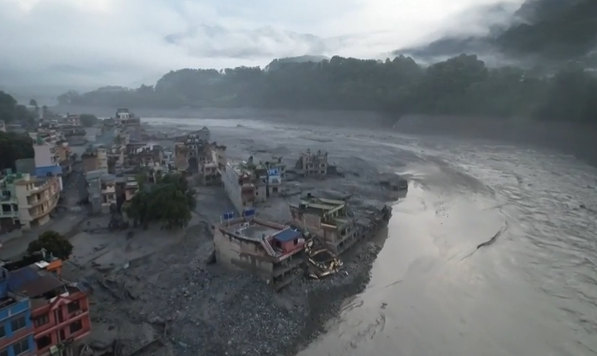 Nepal Floods: నేపాల్ వరద ప్రళయం.. 900 దాటిన మృతుల సంఖ్య.. కానరాని 4,000మంది జాడ!