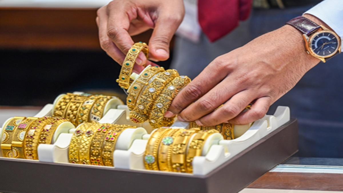 GOLD : భారీగా పతనమైన బంగారం ధర