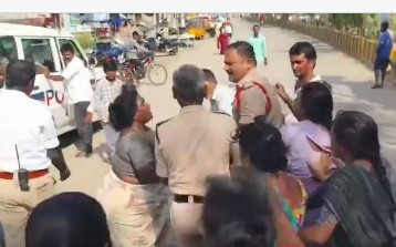 TG : కోదాడలో సీఐ దాష్టీకం.. మహిళలను నెట్టేసి నడిరోడ్డుపై వీరంగం!