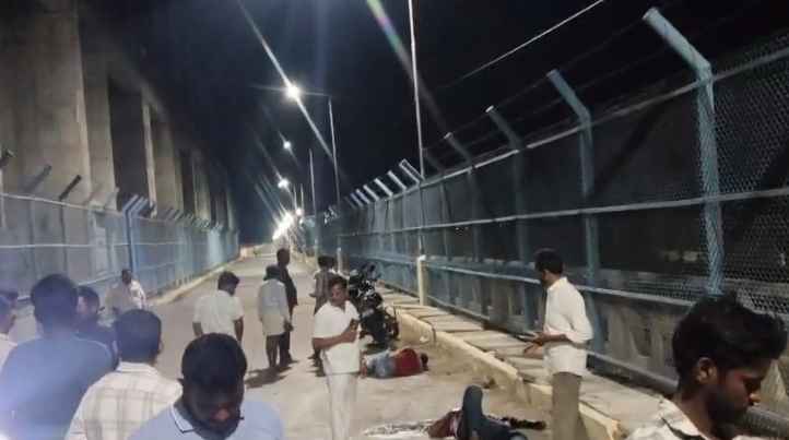 Jurala Dam Road Accident: జూరాల డ్యామ్‌పై రోడ్డు ప్రమాదం.. ముగ్గురికి తీవ్ర గాయాలు