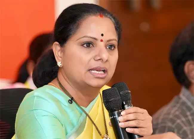 Kavitha: మొత్తం ఆంధ్రోళ్ల పెత్తనమే నడుస్తోంది- రేవంత్ సర్కార్ పై కవిత ఫైర్