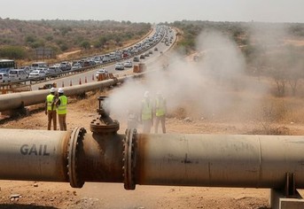 Gas leaK : గ్యాస్ లీక్.. నాగ్పూర్ టు ముంబై రహదారిపై భారీగా నిలిచిన వాహనాలు