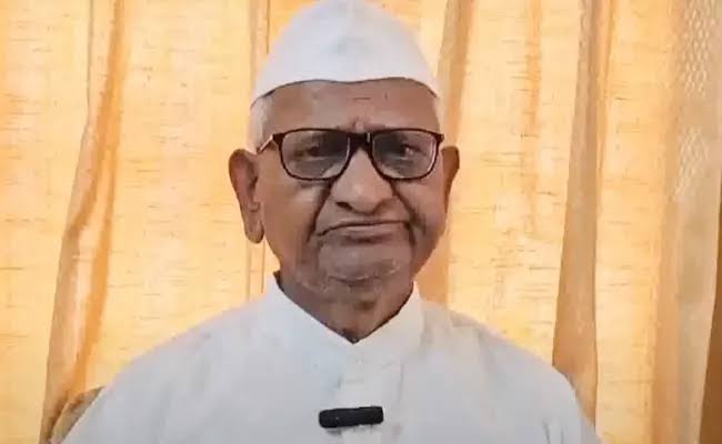 అన్నాహజారేకు తీవ్ర అస్వస్థత.. ముంబైలో ఆస్పత్రికి తరలింపు!