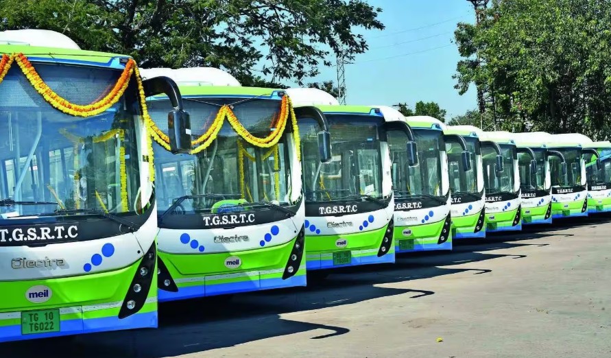 TGSRTC: తెలంగాణ ఆర్టీసీ కొత్త ప్రయోగం.. బస్సుల్లో మెట్రో తరహా ఏర్పాట్లు!