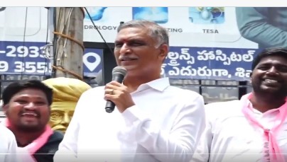 BRS : పాలిటెక్నిక్ పిల్లల మీద కేసులు పెడితే ఖబడ్దార్ : హరీశ్ రావు