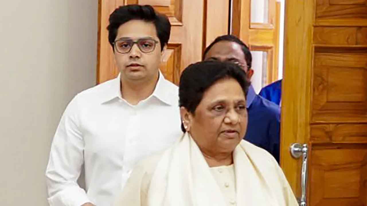 బీఎస్పీలో సంచలనం.. మేనల్లుడు ఆకాష్ ఆనంద్‌ను పార్టీ నుంచి తొలగించిన మాయావతి!