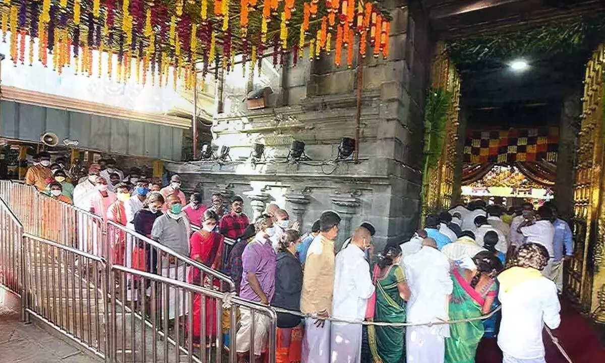 Tirumala: తిరుమల అప్‌డేట్.. శ్రీవారి దర్శనానికి పోటెత్తిన భక్తులు!..